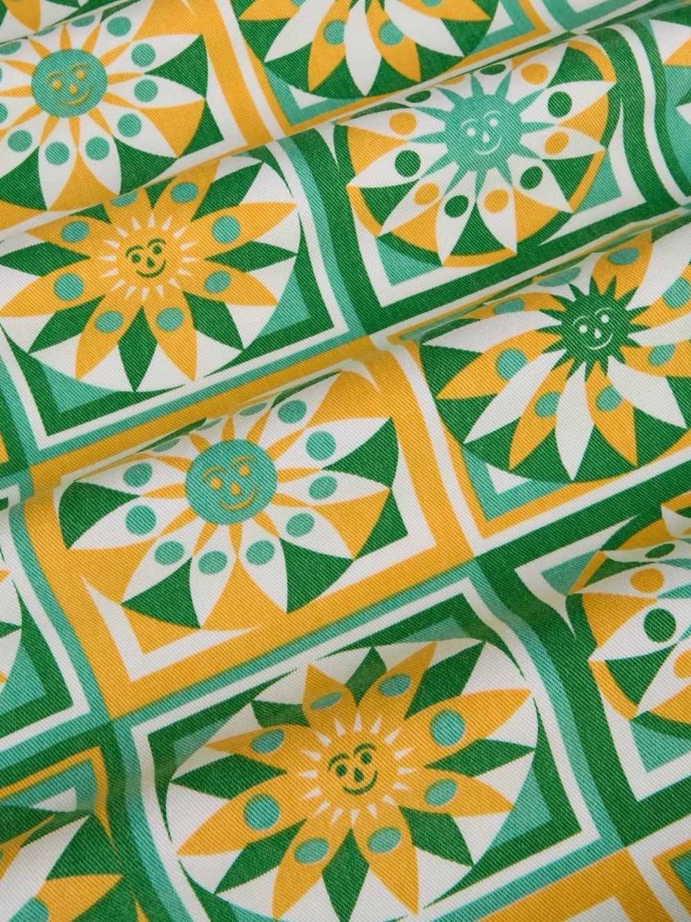 Big Bud Press Everyday Tote Spring Quilt